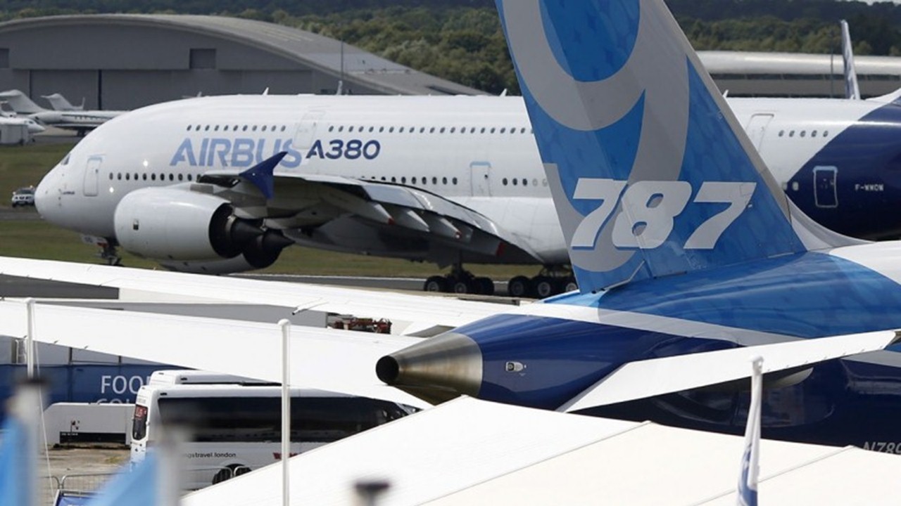 Which Plane Should I Take ? Airbus or Boeing